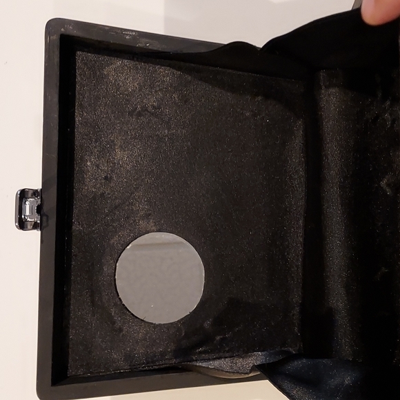 NWOT Women's Wooden Box Painted Handbag W/Shoulder Strap - Picture 6 of 16